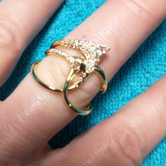 Goldtone gorgeous cz abstract ring - Picture 4 of 5